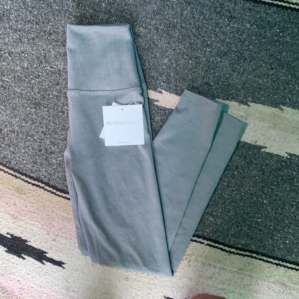 BRAND NEW Beyond Yoga Leggings (xsmall)